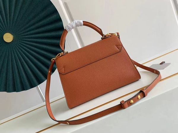 

2021 twist women's handbag designer one handle bag genuine leather adjustable belt luxury shoulder bags v lock tote crossbody, Black;red