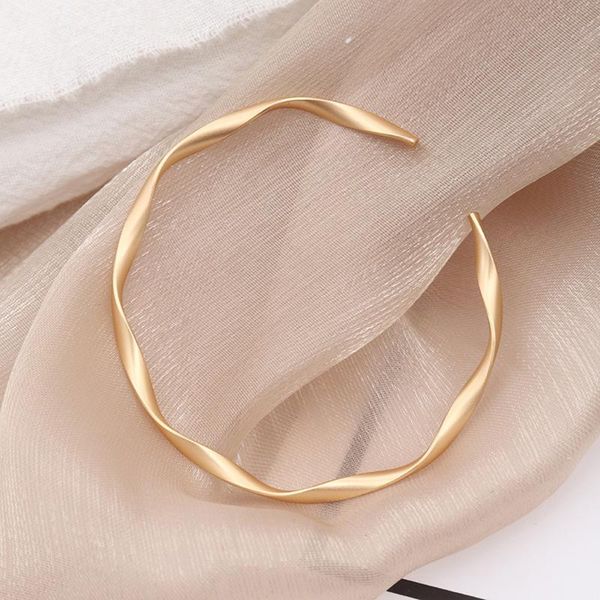 

bangle han edition tide contracted golden twist design bracelet women fine jewelry fashion and personality, Black