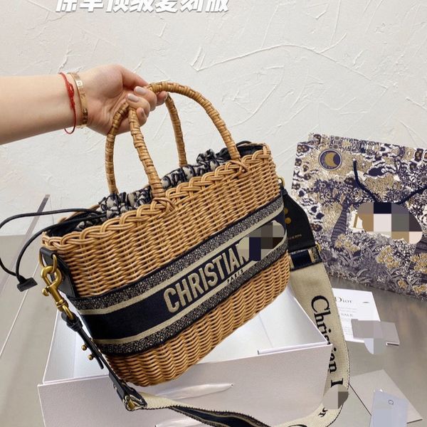 

2021 new woven straw stitching hand-held slant mrs. chen the same style women's vegetable basket beach [finished on june 12]
