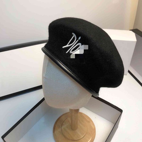 

new woollen cloth embroidered beret female d letter spring and autumn versatile artist hat star same octagonal hat, Blue;gray