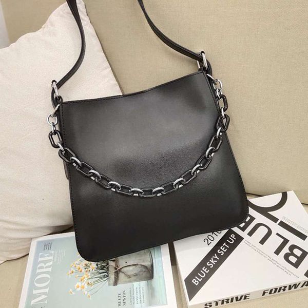 

fashion women's single shoulder diagonal cross temperament handbag