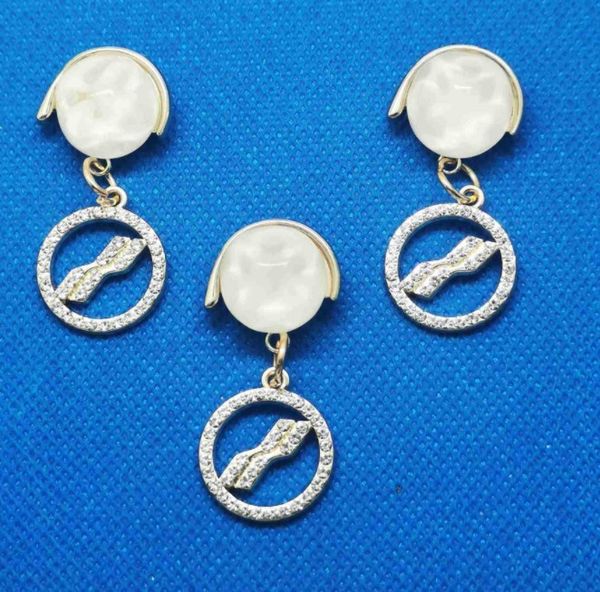 

diamond inlaid anti light brooch dress clasp irregular pearl pendant, Gray