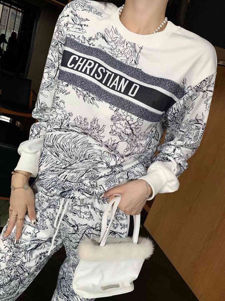 

autumn and 2021 new round neck long sleeve sweater women's loose print jungle animal tie dye, White