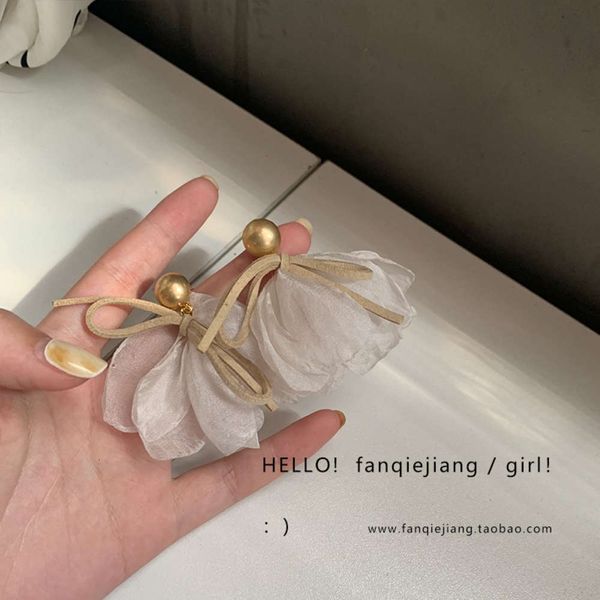 

chiffon earrings of korean dongdamen, Silver