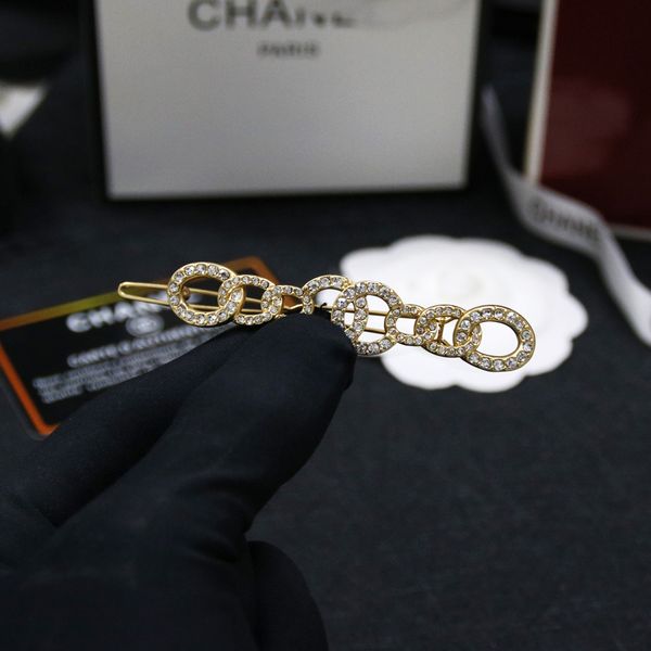 

design jewelry 2021 early autumn new hair accessories fashion ol diamond letter hairpin, Golden;silver