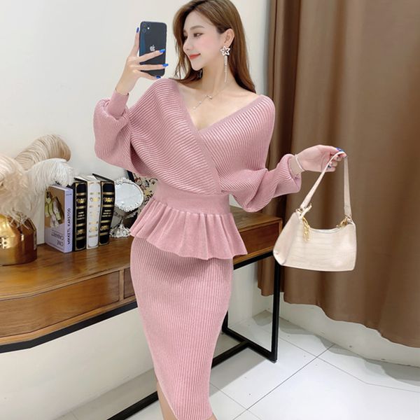 

women v-neck bright silk solid color knitting shirt sweater + high waist bag buttocks long skirt suit female two piece set 210525, White