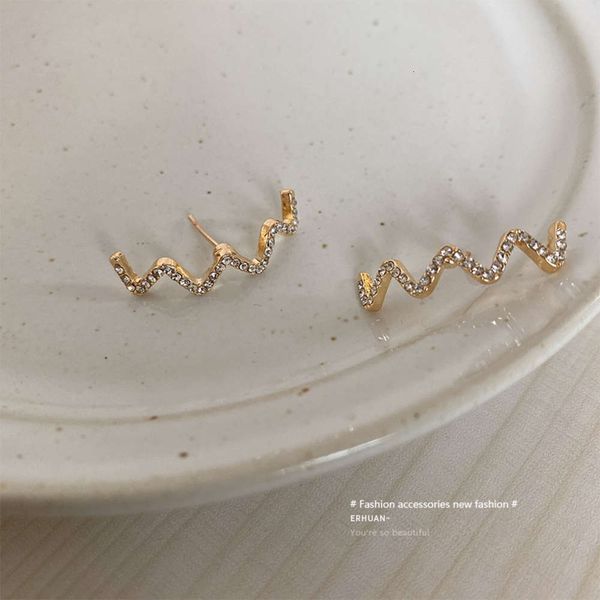 

fashion simple earrings wave temperament inlaid personalized net red