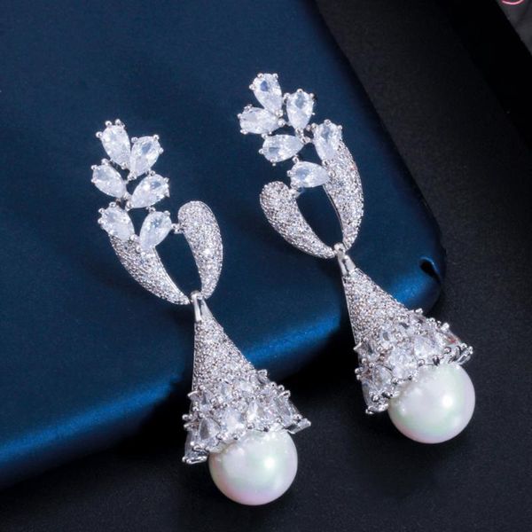 Ciondola il lampadario ThreeGraces Elegante zircone cubico Orecchini di perle a goccia geometrica lunga per le donne Accessori per gioielli da sposa Regalo ER339