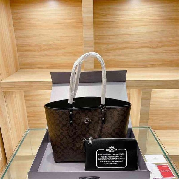 

the model has two straps for hand single shoulder cross-over, which can be carried on both sides luxuryss designerss bag yw lcld
