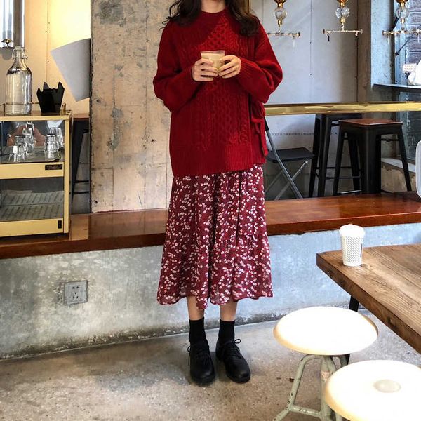 

early autumn winter 2021 female fashion sweater floral drs two-piece suit foreign style aging, Black;gray