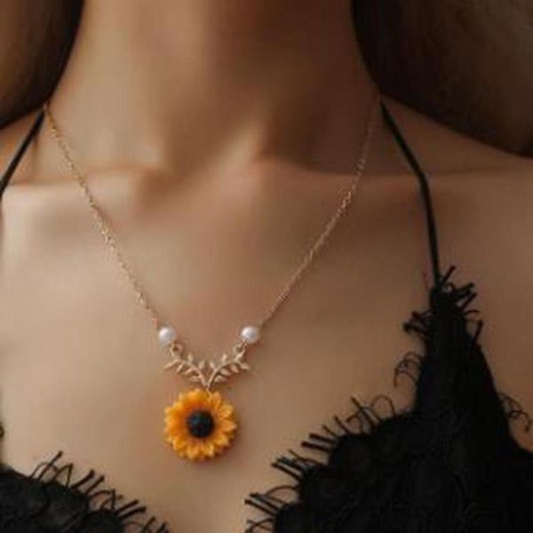 

fashion sunflower pendant ladies necklace exquisite neck decorative jewelry necklaces, Silver