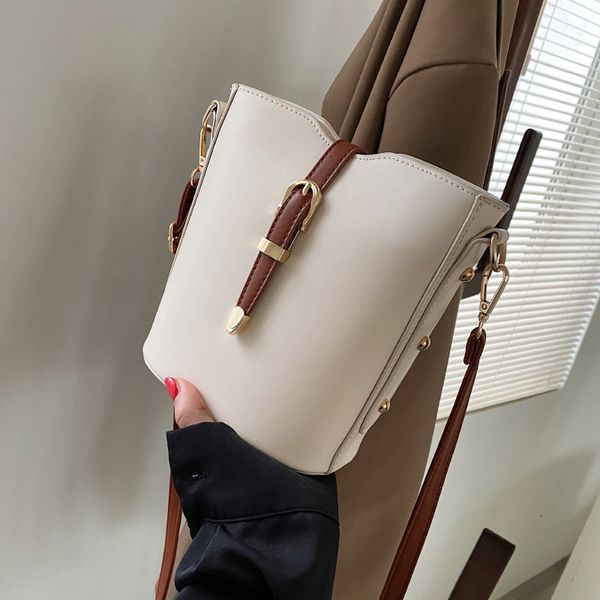 

bucket bag women's 2021 summer fashion large capacity one shoulder hand ins messenger