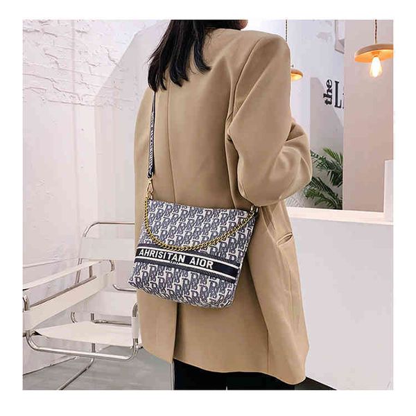 

2022 factory wholesale new women's bag canvas woven flower bag