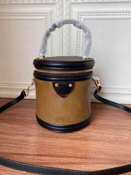 

women presbyopic designers handbags purses cannes makeup modeling crossbody bucket bag handle detachable shoulder strap