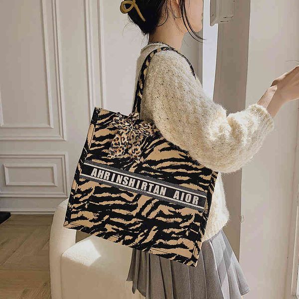 

2022 factory wholesale new fashion leopard tote square portable shoulder trend high-capacity women's bag 0na4