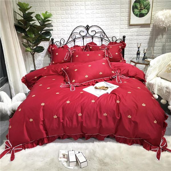 Set di biancheria da letto Red Korean Princess Crown Ricamo 60S Federe in cotone egiziano Copripiumino Biancheria da letto Set di lenzuola per ragazza Volant