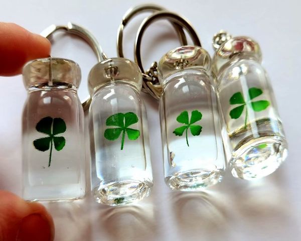 

12 pcs fashion drifting bottle keychain real four leaf clover vogue key ring, Slivery;golden