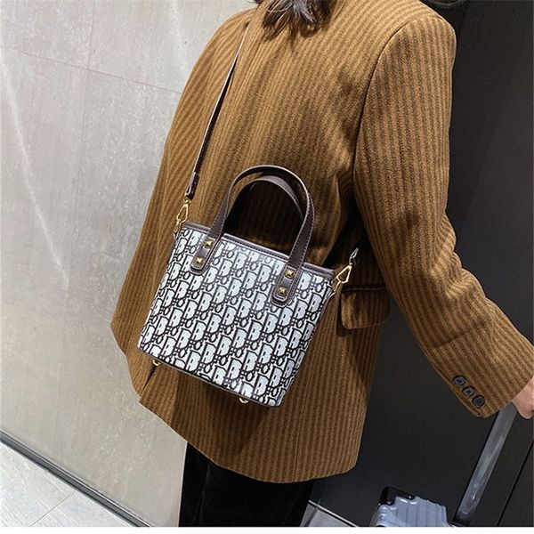 

outlet sale 80% off household food basket women's bag new fashion handbag trend printed single shoulder messenger bucket bag