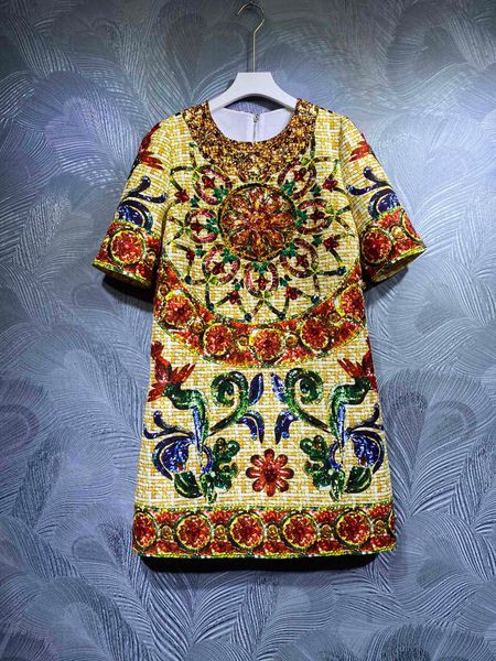 

autumn 2021 new round neck printed beaded short sleeve dress, Black;gray