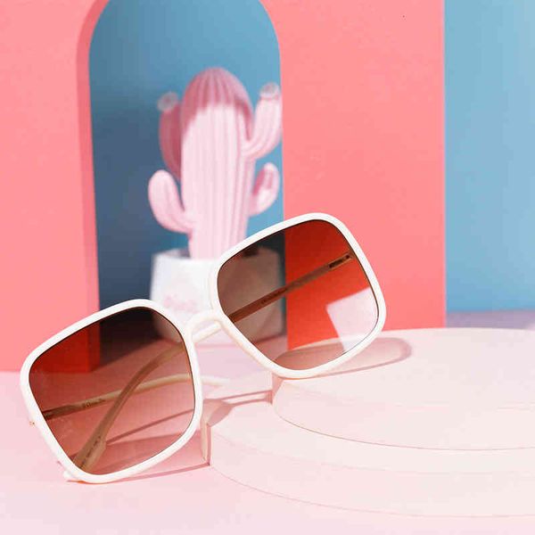 

sunglasses fashion trend gradient lenses men's and women's same style street shooting versatile personalized, White;black
