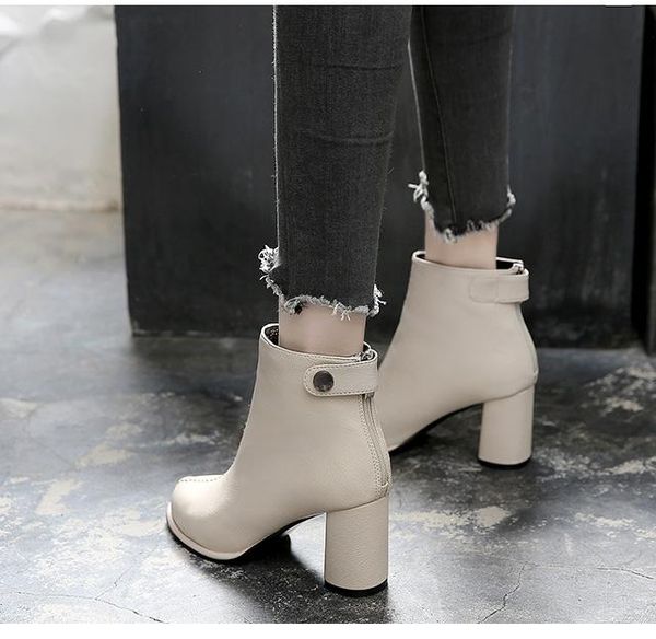 

boots the 2021 are paired with high heels and platform women's shoes, Black