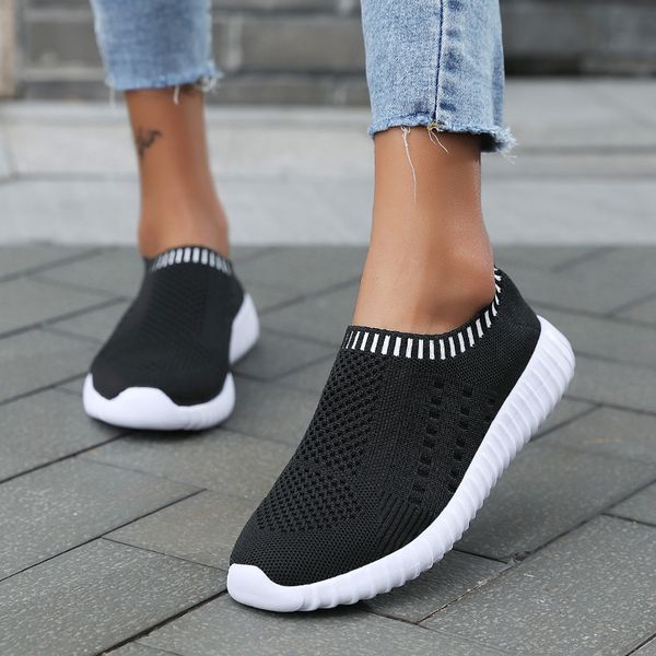 Buone sneaker da donna Scarpe sportive da donna volanti 2021 primavera ed estate casual traspiranti nero bianco rosso grigio mesh studentesse da donna che corrono