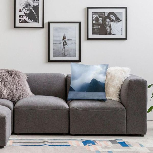 

ed-maughan-eezlu2p93um-unsplash pillow