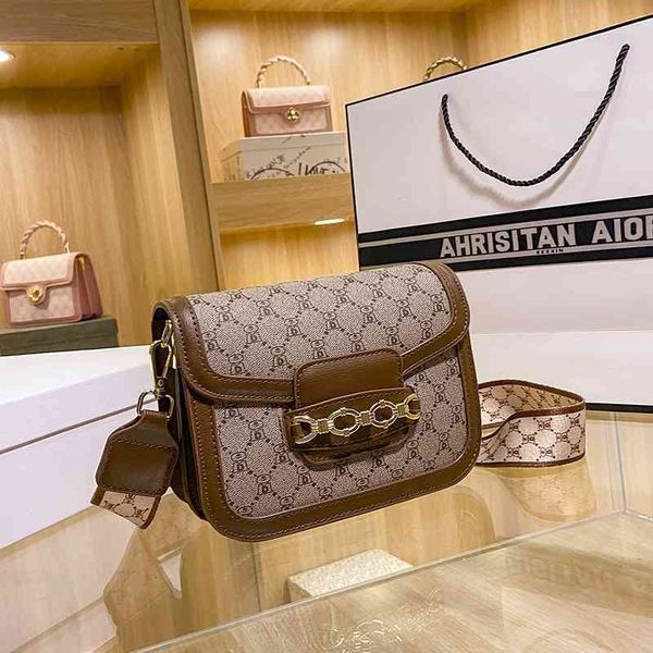 

2022 factory outlet online handbags printed saddle style small square red texture women's bag