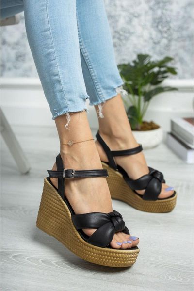 

sandals fill the base-knotted black