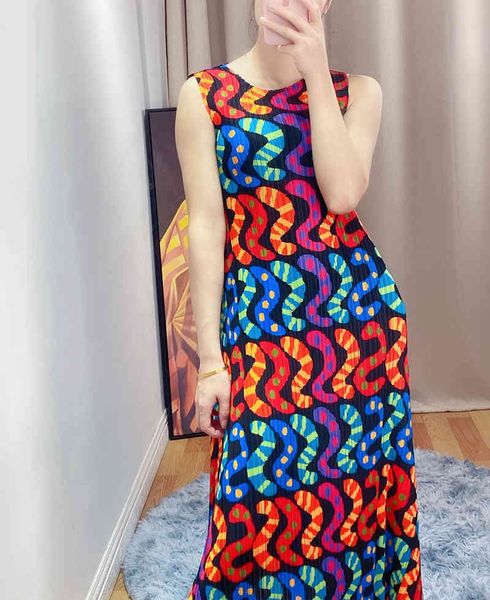 

dress miyake o-neck sleeveless color printing pleated hem slit, Black;gray