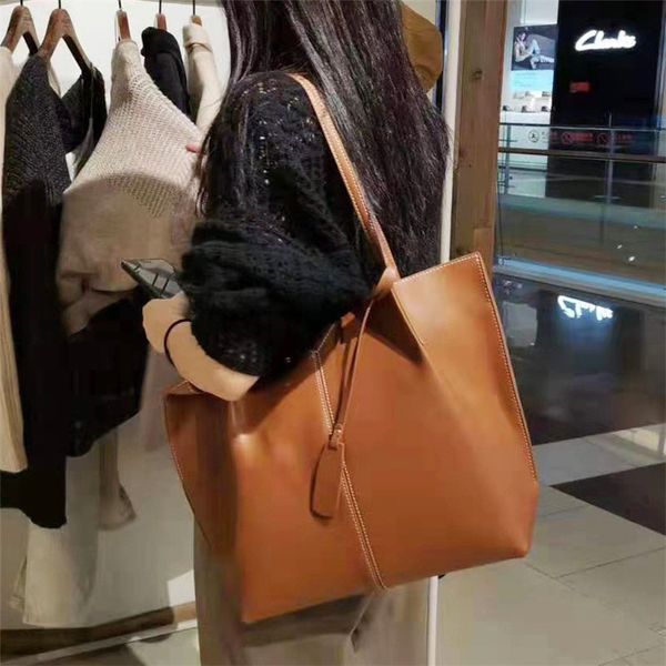 

70% factory store portable shoulder splicing capacity shopping bag leather