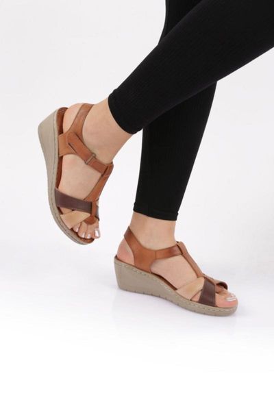 

sandals women tan t pattern cross strappy padding outsole, Black