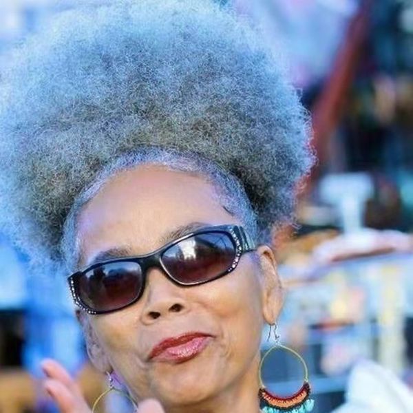Büyükanne Kül Ponytails Natrual Gri Saç Kısa Afro Puf At Kuyruğu Afrika Amerikan Siyah Gri Sahte Midilli Kuyruk İpli ve Klip