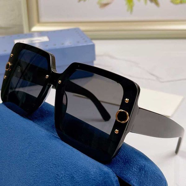 

sunglasses 0933 mens or womens square two-tone frame fashion classic personality trend green temples ladies casual shopping glasses designer, White;black
