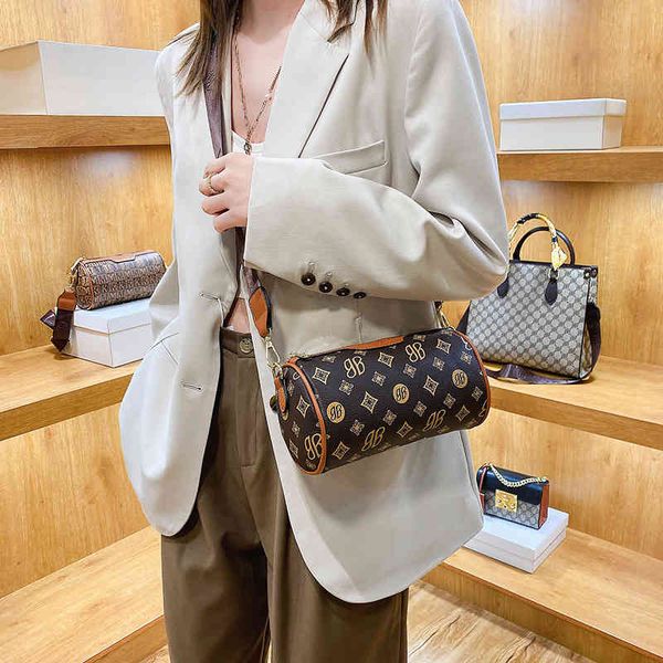 

2022 factory wholesale korean fashion printed pillow bag versatile brown one shoulder messenger boston bag