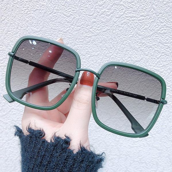 

outdoor eyewear 2021 fashion tea gradient sunglasses women ocean water cut trimmed lens metal curved temples sun glasses female uv400