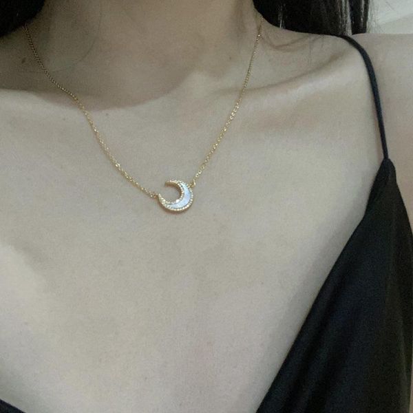

pendant necklaces fashionable retro fritillary moon shell necklace white moonlight super fairy romantic temperament contracted clavicle chai, Silver