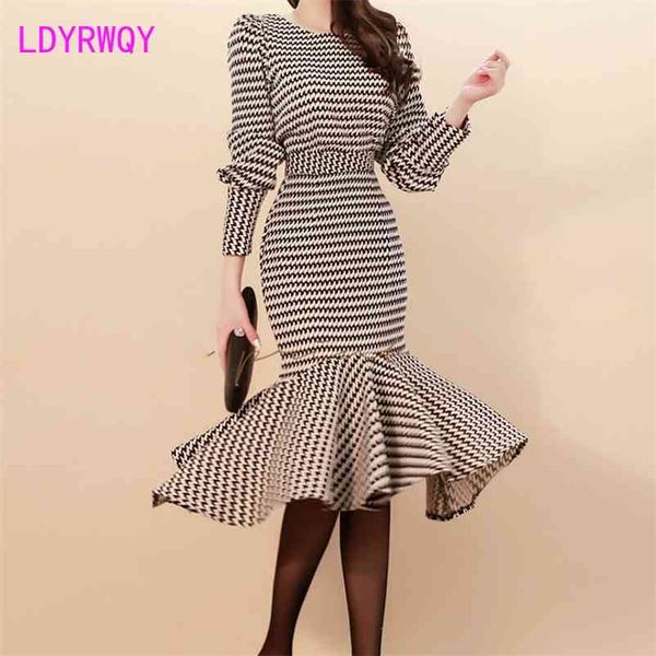 

[ldyrwqy] korean temperament slim houndstooth waist bag hip mermaid skirt set women 210603, White
