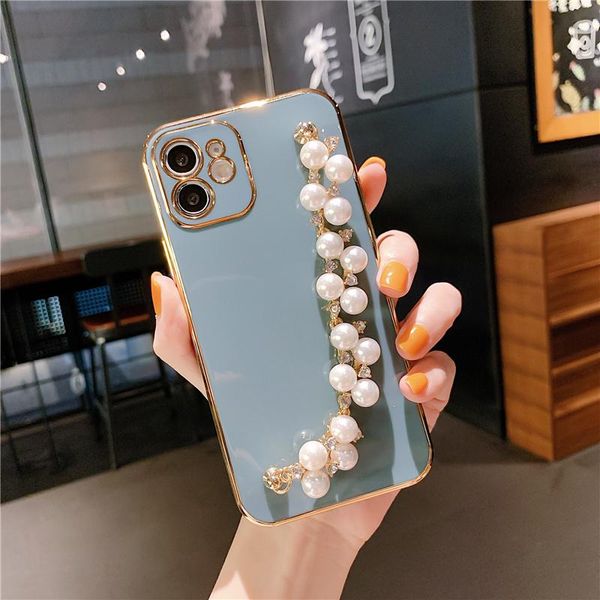 

cell phone pouches lovely plating pearl wrist bracelet soft case for 11 12 pro x xr xs max 7 8 plus 12mini se chain cover women coque