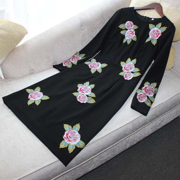 

runway fashion designers embroidered black flower elegant dress party robe, Black;gray
