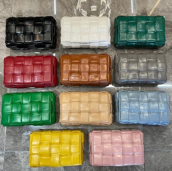 

2022 latest messenger bag, shoulder box, woven pillow, versatile design, ladies high-quality leather, fashionable high-end small square bag