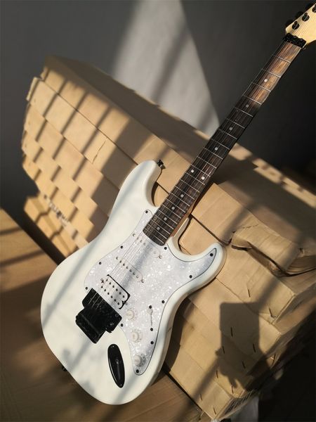

in stock electric guitars st white guitar,ssh pickups,basswood body, fan maple fingerboard,black hardware,tremolo