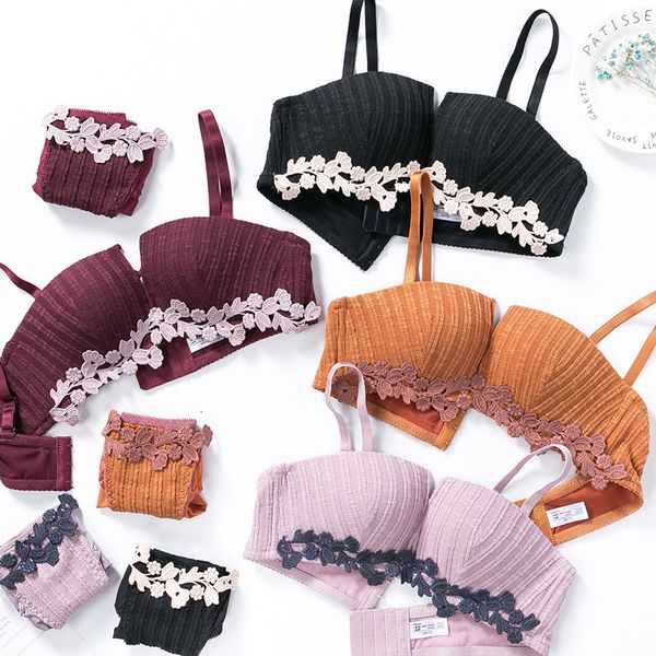 

bras sets no trace steel ring embroidered underwear women lace thin comfortable gathered adjustable bra, Red;black