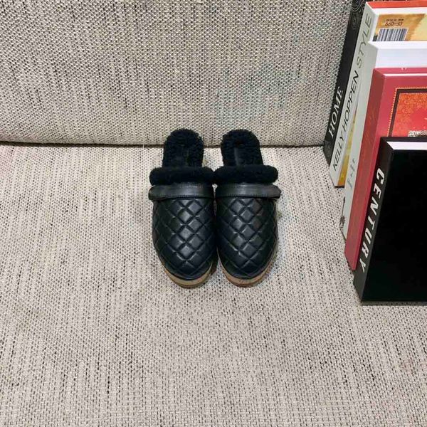 

2022 new arrival genuine leather slippers women lamb wool slipper women's luxury brand designe, Black