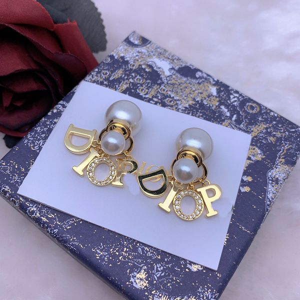 

new earrings women's size pearl c letter 925 silver needle light luxury high version fashion earrings, Golden;silver