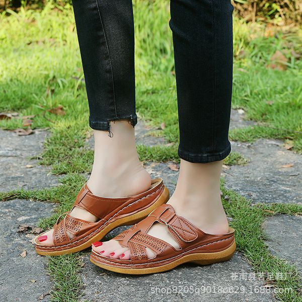 

luxury slippers 2021 carved sandals large solid color women's slippers, Black