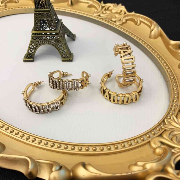 

2021 new designer family's letter earrings in 2521, Golden