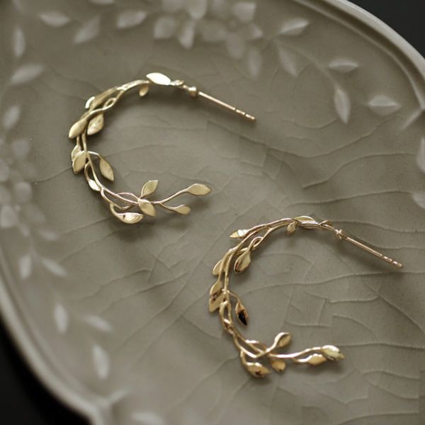 

zhemei s925 sterling silver gold-plated earrings elegantly surround branches and leaves earrings, feeling ins french temperament, Golden