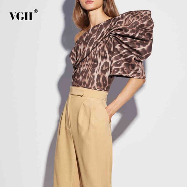 

vgh asymmetrical printed leopard blouse for women skew collar puff sleeve short shirt female clothing autumn fashionable 210421, White