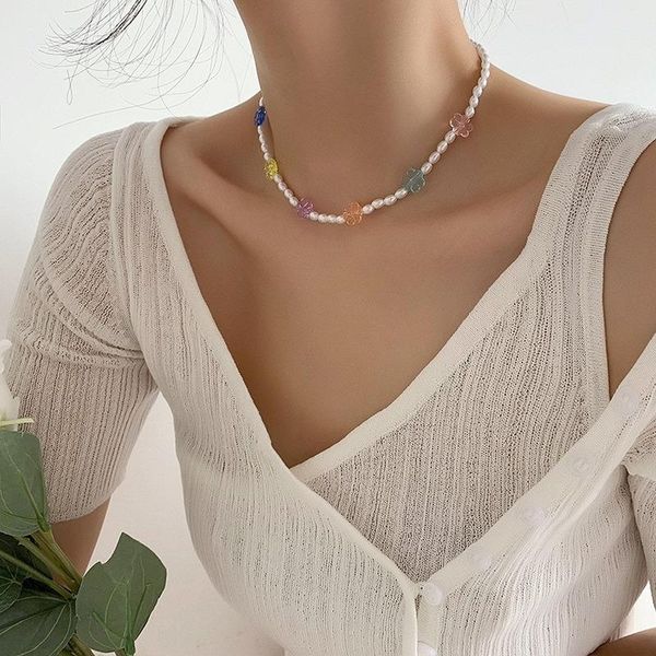 Anhänger-Halsketten U-Magical Fashion Imitation Pearl Beaded Chokers Halskette für Frauen Minimalistischer transparenter Arcylic-Blumenschmuck